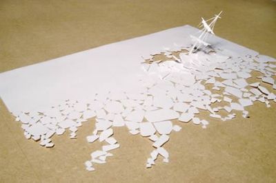 美しく繊細なペーパーアートの世界-沈没