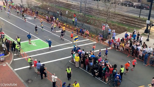マラソン中の道路をどうやって渡るか03
