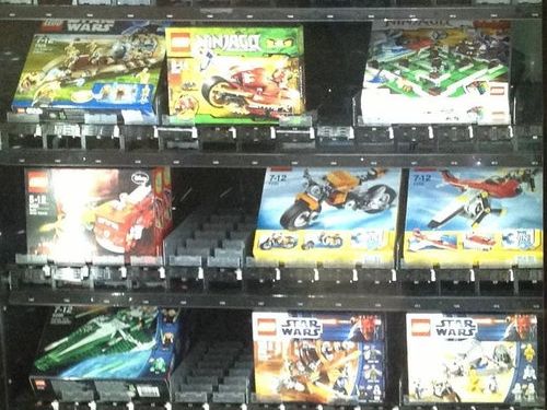 ドイツのミュンヘン駅には なんとレゴの自動販売機がある らばq