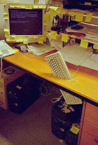 自分の机がえらいことになってる そこまでやっちゃう職場のイタズラの写真23 らばq 自分の机がえらいことになってる そこまでやっちゃう職場のイタズラの写真23 らばq