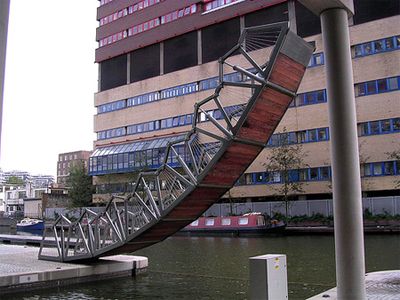 巻きたたみ式のロンドン橋05