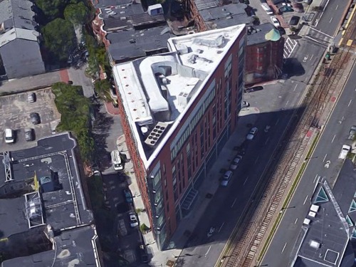 映画のセットみたいな建物02