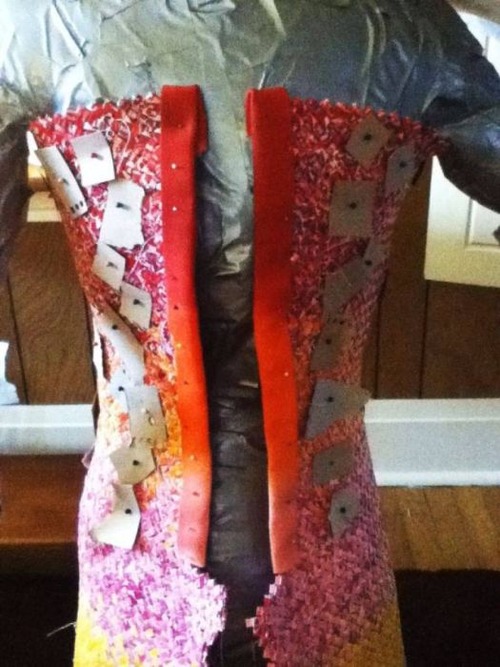 キャンディの包み紙でドレス04