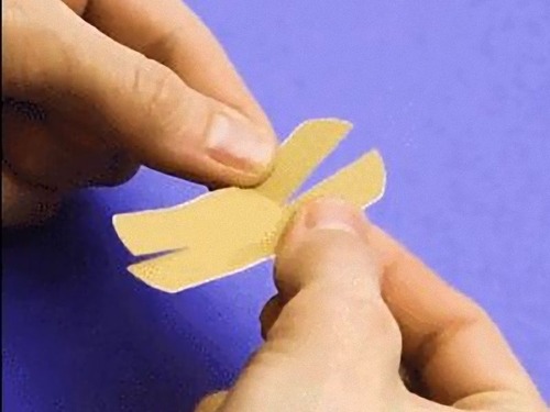 関節に絆創膏を貼るライフハック04