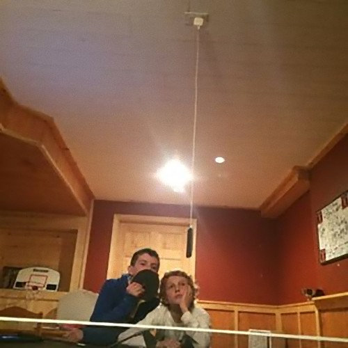 天井からスマホの充電01