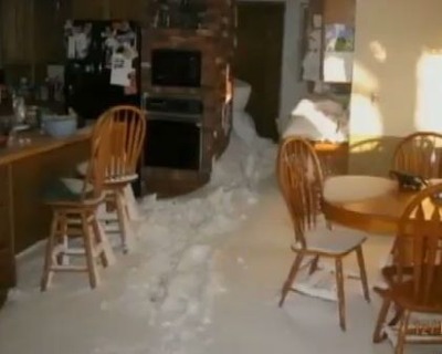 雪が家の中まで03