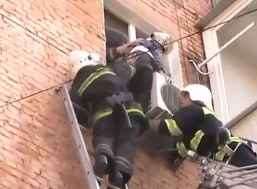 30分ぶら下がり続けたおばあちゃん03