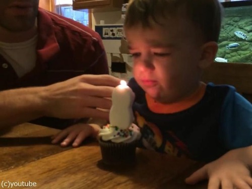 幼児のロウソクの火の消し方03