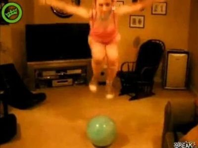 バランスボールに飛び乗る