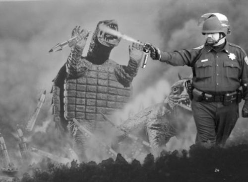 催涙スプレー・パロディ02