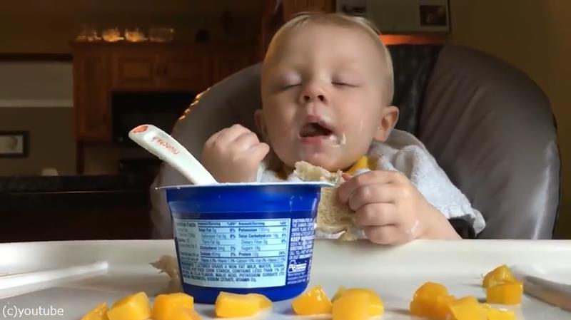 赤ちゃんのお食事シーンが 天使すぎる 動画 らばq