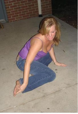 足の指をぶつけた女性たち12