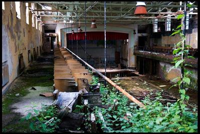 廃墟となった劇場02