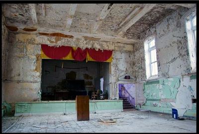 廃墟となった劇場08