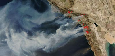 カリフォルニアの山火事の衛星写真01