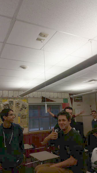 天井からスマホの充電04