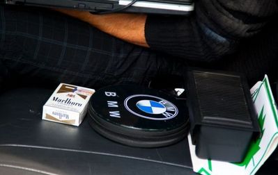 BMWと電車の事故で無傷06