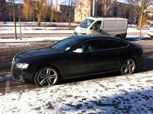 サッカーのスーパースターたちの車16