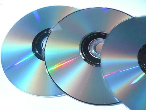 外国人「かつてギリシャで海賊版CDを購入したら…予想もしないものが再生されて驚いた」