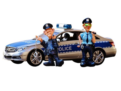 車の後ろの貼り紙 警察へのお願いだった00