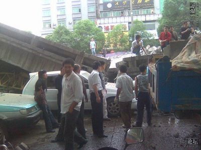 中国・高架橋事故03