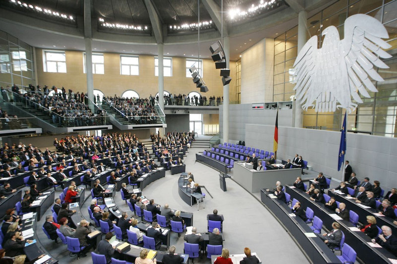 観光客が殺到するドイツの国会議事堂 ガラスドームになっている理由を知ってる らばq 観光客が殺到するドイツの国会議事堂 ガラスドームになっている理由を知ってる らばq