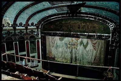 廃墟となった劇場09