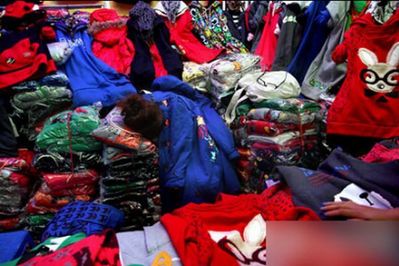 疲れ切った店員さん01