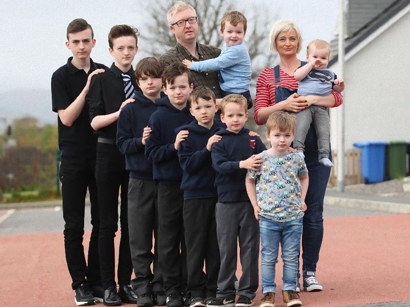 奇跡的な確率 なんと10人の子ども全員が男の子 スコットランドのファミリー らばq 奇跡的な確率 なんと10人の子ども全員が男の子 スコットランドのファミリー らばq