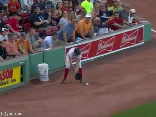 球場でボールをもらった男性の粋な行動01