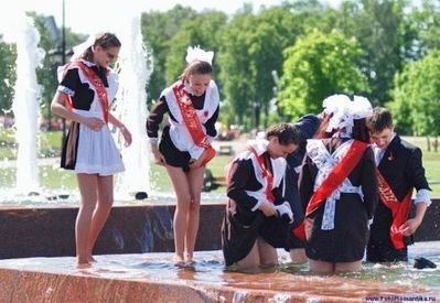 噴水でずぶ濡れロシアの美少女18