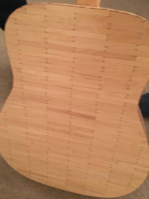 アイスキャンディのスティックで作られたギター02