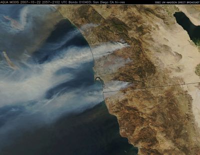 カリフォルニアの山火事の衛星写真TOP