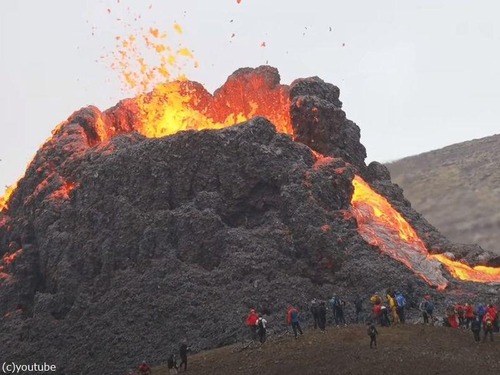 アイスランドの火山観光