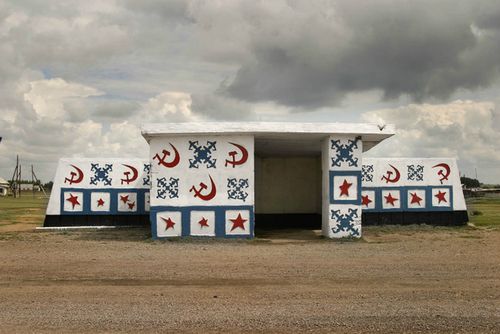 思いのほか独創的な ソ連時代のバス停 いろいろ らばq