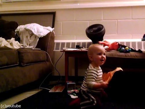 音の流れるクリスマスカードと赤ちゃん02