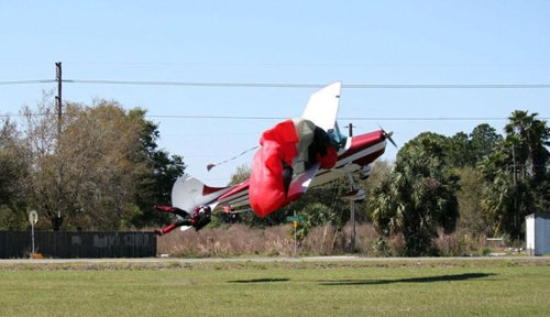 スカイダイバーと飛行機が衝突04
