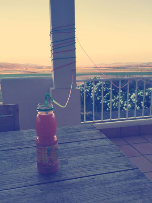 寝てる娘の前に50mのストロー08