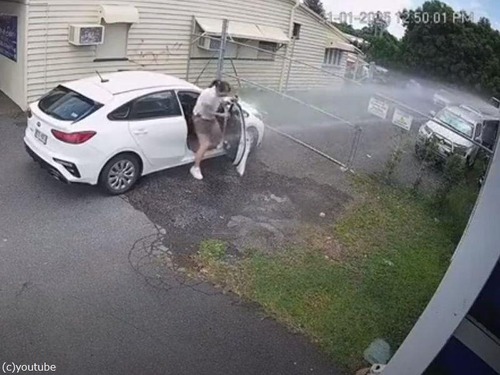 違法駐車が後を絶たないことに業を煮やしたオーストラリア男性…放水装置を設置して撃退する