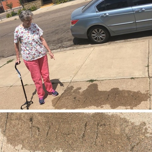 93歳のおばあちゃんが歩道に書いた名前を見つけた01