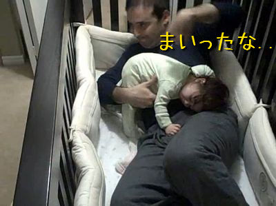 子どもをあやすパパの大失敗