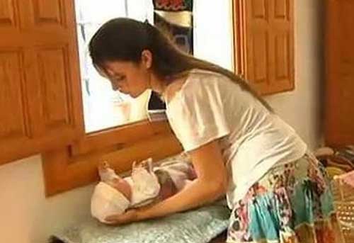 スペインの村で45年ぶりの赤ちゃん01