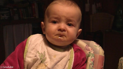 ママの歌で表情がコロコロ変わる赤ちゃん02