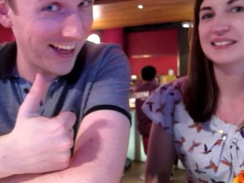 ロンドンの回転ずしで撮影