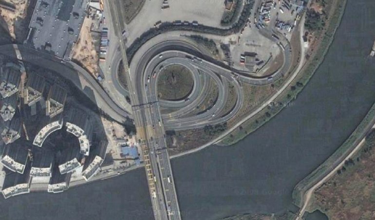 車で右側通行の国から左側通行の国へ渡るとき スムーズに左右が入れ替わる道路 らばq