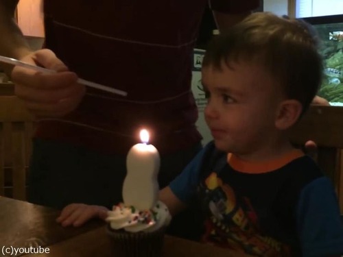 幼児のロウソクの火の消し方04