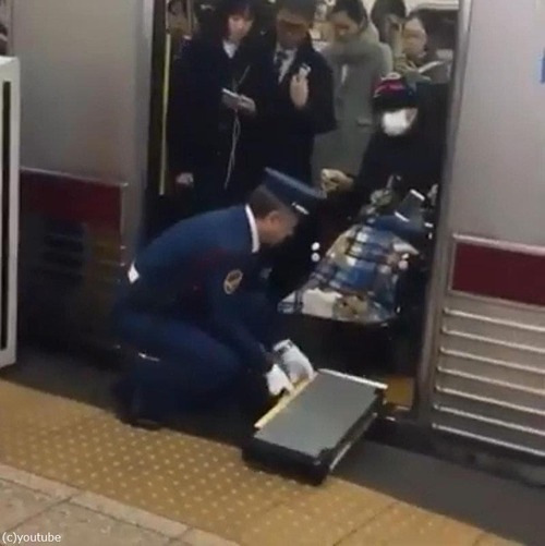 ���ܤ��ż֤Ǽ֥����οͤιߤ�����01