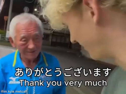 日本語を学習中のアメリカ人「日本のおじいちゃんに話しかけたら自宅に招待してもらった！」ほっこりする交流が話題を呼ぶ