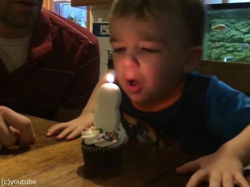 幼児のロウソクの火の消し方02