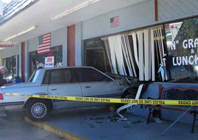 事故を起こしたカフェで朝食を頼む